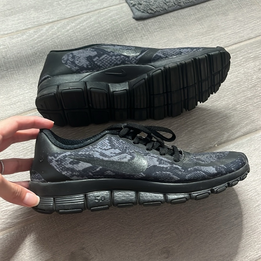 Nike Free 5.0 Women's Black and Gray Athletic Shoes
